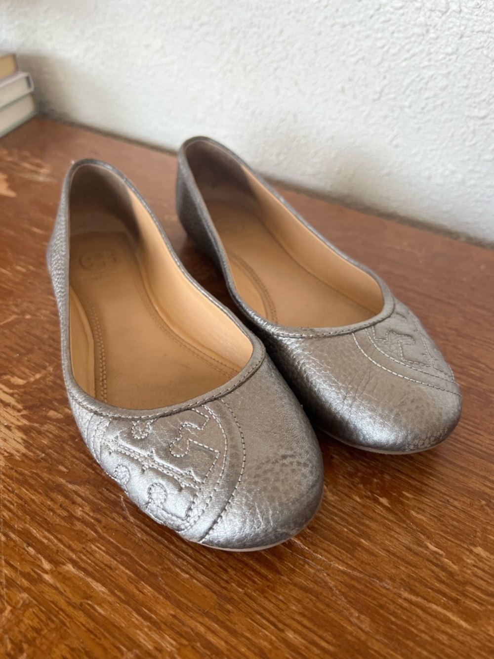 Tory Burch Metallic Pewter/Silver Leather Ballet Flats size 7 Preppy Schoolgirl